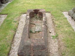 18 Stone coffin.jpg (16291 bytes)