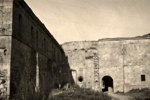 IMAguilar01.jpg (20365 bytes)