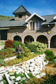 SAsitter.jpg (28912 bytes)