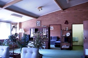 QPCOMMONROOM2.JPG (20546 bytes)