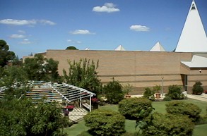 QPGARDEN2.JPG (22002 bytes)