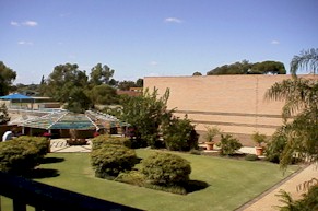 QPGARDEN4.JPG (21139 bytes)