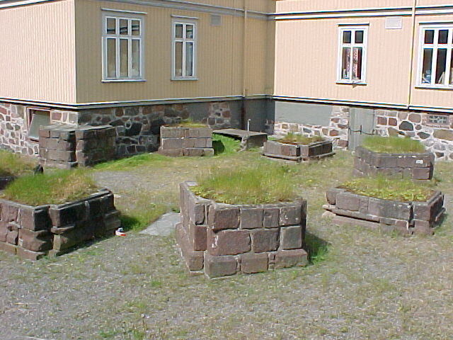 tons33.jpg (25610 bytes)