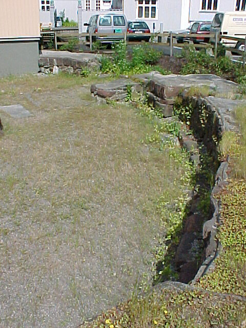 tons34.jpg (30277 bytes)