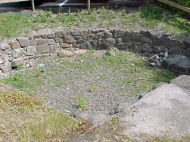 tons35.jpg (32990 bytes)