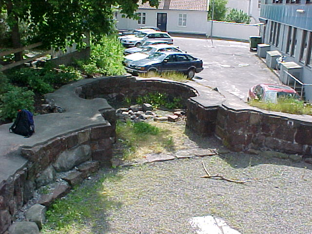 tons37.jpg (30752 bytes)