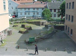 tons42.jpg (24440 bytes)