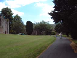 04 Main driveway.jpg (10644 bytes)