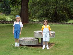 08 Girls by giant birdbaths.jpg (16126 bytes)