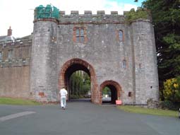 09 Gatehouse.jpg (13362 bytes)