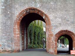 11 Closeup of gateway.jpg (17305 bytes)