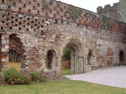 15 Chapterhouse entrance.jpg (18358 bytes)