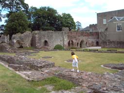 28 Nave.jpg (16670 bytes)