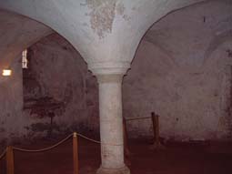 50 Undercroft pillar.jpg (8407 bytes)