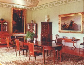 53 torre, dining room.jpg (25740 bytes)