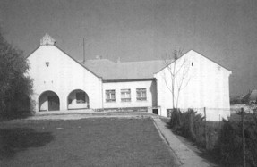 IMZsambekSorores77.jpg (13663 bytes)